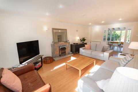 4 bedroom detached house to rent, Rue Des Goddards, Castel, Guernsey