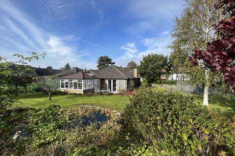 3 bedroom detached bungalow to rent, Springwood Gardens, Roundhay