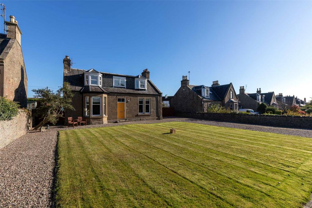 21 Carlogie Road, Carnoustie, Angus, DD7 5 bed detached house £420,000