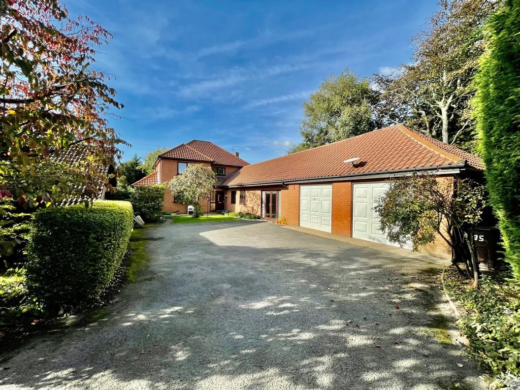 High Street, Moulton 4 bed detached house for sale £475,000