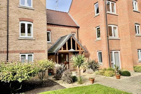 2 bedroom flat for sale - Swallows Court, Spalding