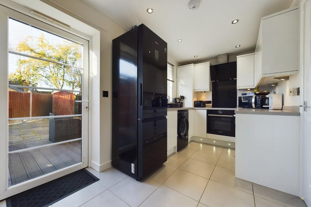 Hamilton Avenue, Uttoxeter 2 bed semidetached house for sale £175,000