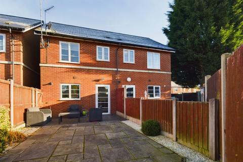 39 Hamilton Avenue, Uttoxeter, ST14 7FE