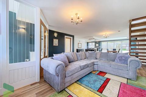 1 Sunnyhurst Close, Darwen, BB3 1JS