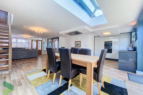 1 Sunnyhurst Close, Darwen, BB3 1JS