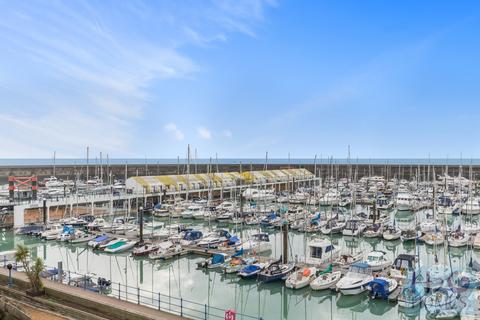 3 bedroom penthouse to rent, Collingwood Court, Brighton Marina Village