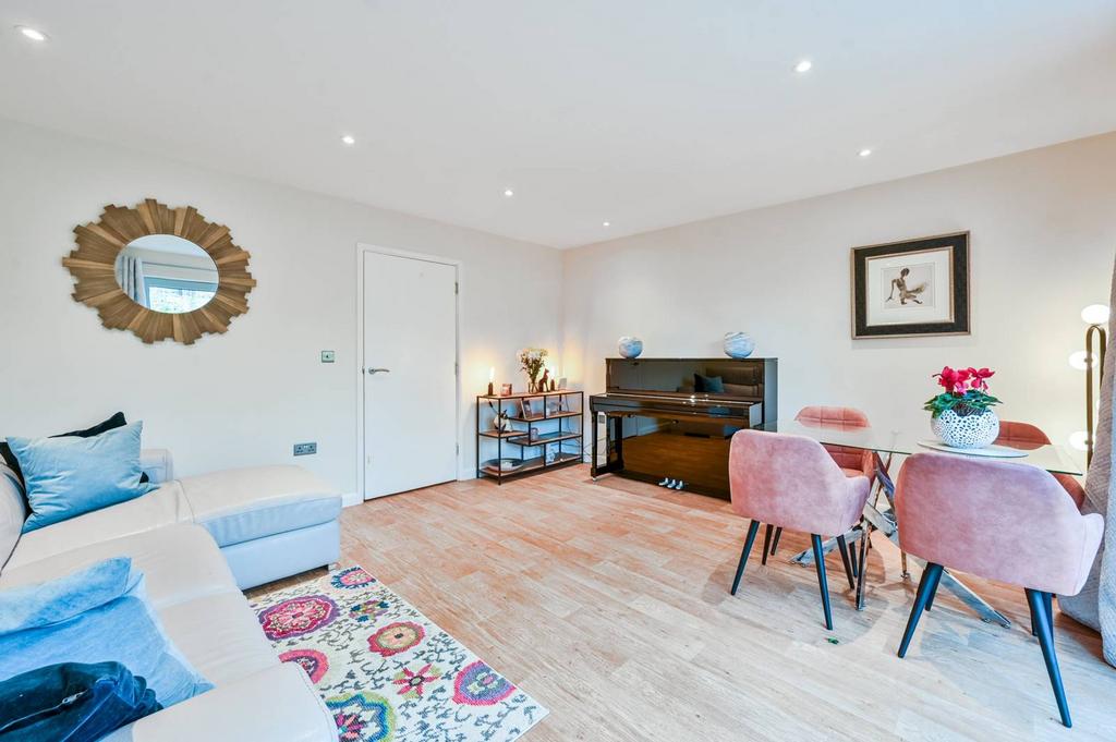 Odell Walk, Lewisham, London, SE13 2 bed terraced house for sale £485,000