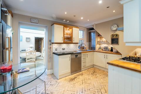 19 Bentsbrook Road, North Holmwood, Dorking, RH5 4HW