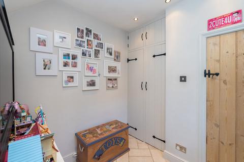 19 Bentsbrook Road, North Holmwood, Dorking, RH5 4HW