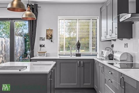 36 Pecks Hill, Nazeing, Waltham Abbey, EN9 2NY