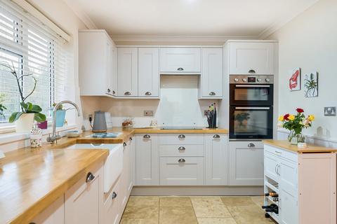 6 Bincombe Drive, Crewkerne, TA18 7BE