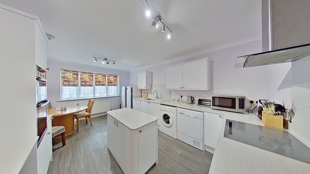 Hampton Pier Avenue, Herne Bay, CT6 8DY 3 bed detached bungalow for