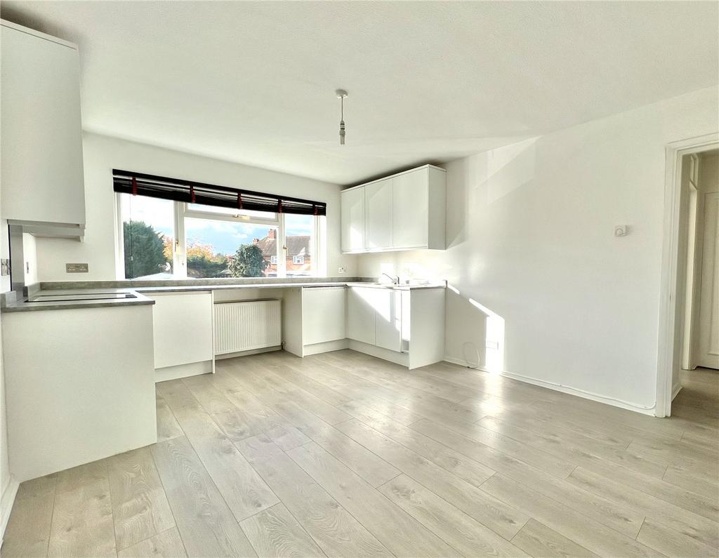 Worplesdon Road, Guildford, Surrey, GU2 2 bed apartment £1,400 pcm (£