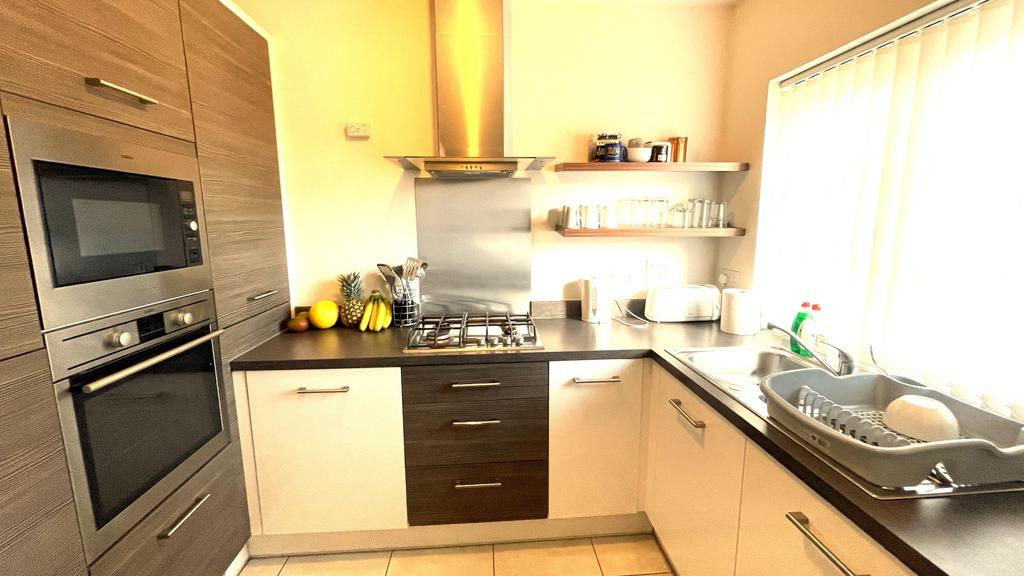 Excalibur Drive, Newport, 2 bed house £950 pcm (£219 pw)