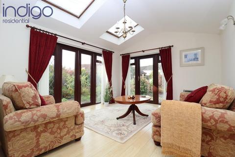 4 bedroom detached house for sale, Leamington Road, Barton Hills, Luton, Bedfordshire, LU3 3XF