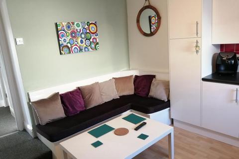 3 bedroom flat share to rent - Flat 3 Radnor House