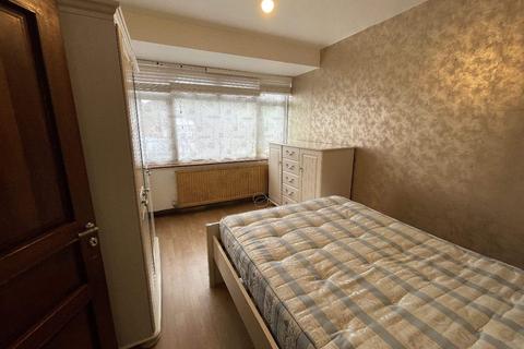 5 bedroom semi-detached house to rent, Woodrow Close, Perivale, Greenford