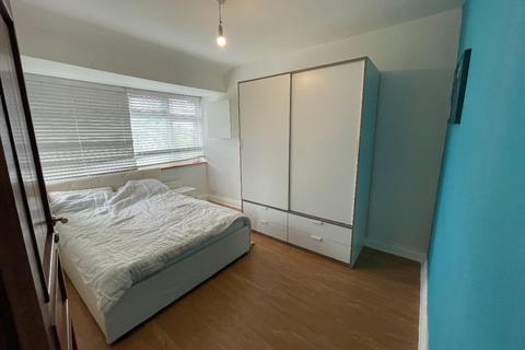 5 bedroom semi-detached house to rent, Woodrow Close, Perivale, Greenford