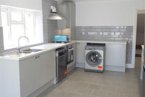 2 bedroom flat to rent - Balfour Road, London
