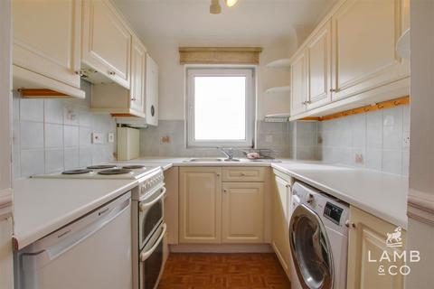 2 bedroom flat for sale, Marine Parade East, Clacton-On-Sea CO15