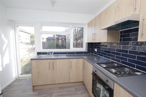 3 bedroom end of terrace house to rent, Thornaby Gardens, Edmonton, N18