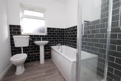 3 bedroom end of terrace house to rent, Thornaby Gardens, Edmonton, N18