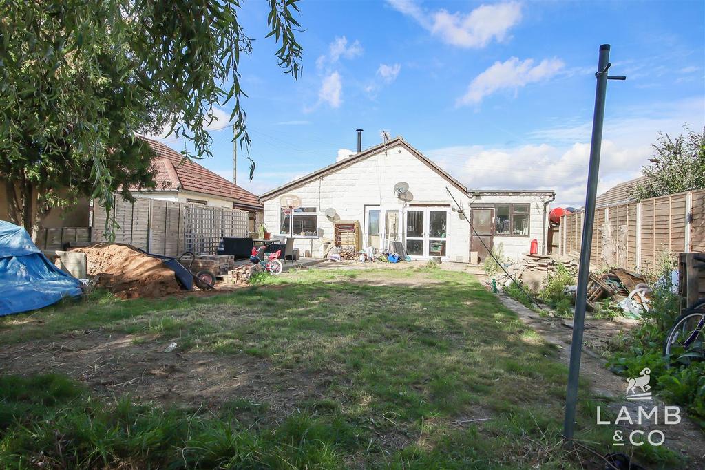 The Avenue, Great Clacton CO15 3 bed detached bungalow for sale £270,000