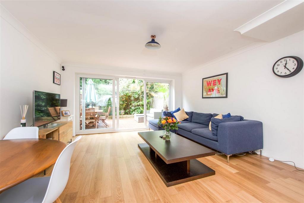 Strawberry Hill Close, Twickenham 3 bed terraced house for sale £675,000