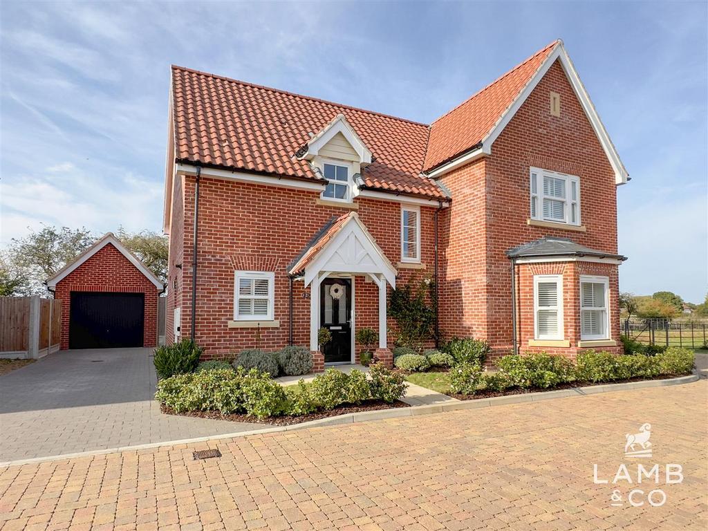Gloucester Gardens, Weeley Heath CO16 4 bed detached house for sale £