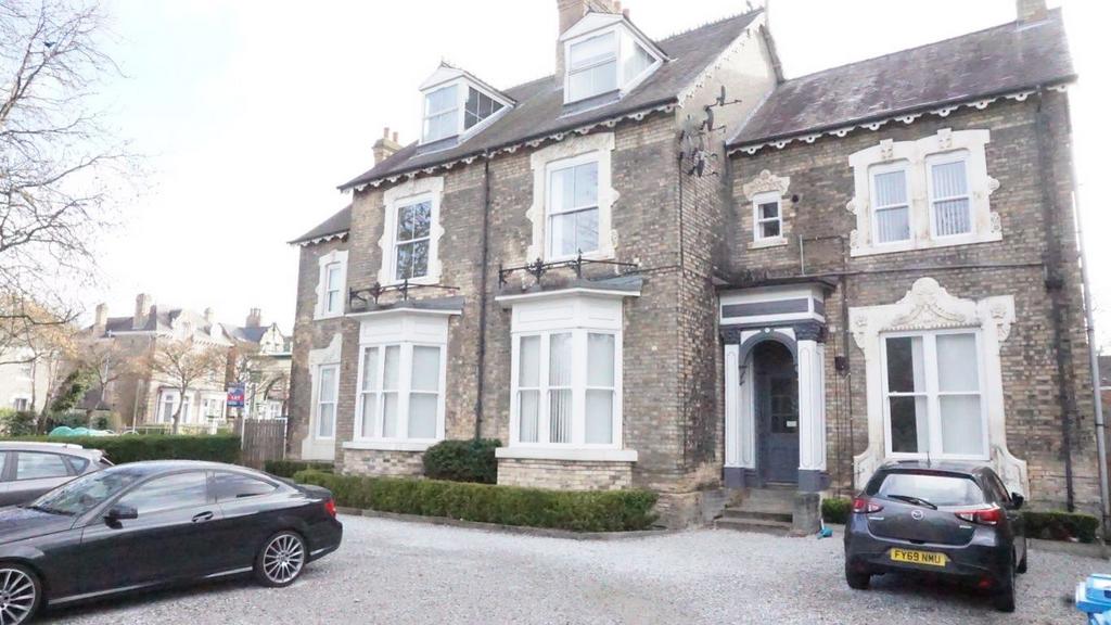 Flat C 2 Pearson Park, Hull, HU5 2SY 2 bed flat £625 pcm (£144 pw)