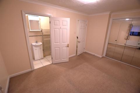 6 Old School Close, Caversfield, Bicester, OX27 8TW