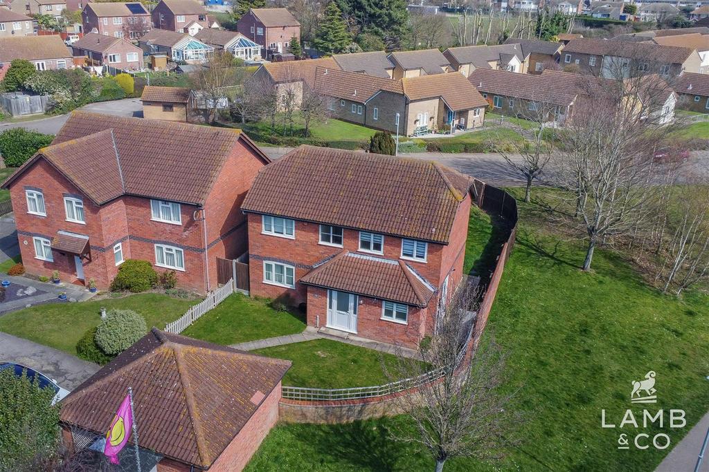 Grasmere Gardens, Kirby Cross CO13 4 bed detached house for sale £395,000