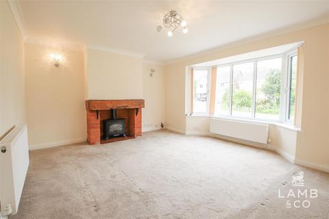 4 bedroom detached bungalow for sale, New Thorpe Avenue, Clacton-On-Sea CO16