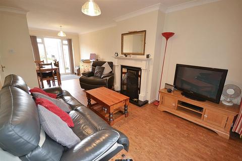 3 bedroom semi-detached house for sale - Clumber Drive, Radcliffe-On-Trent, Nottingham