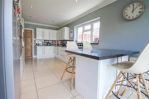 5 bedroom detached house for sale, Clacton Road, Clacton-On-Sea CO16