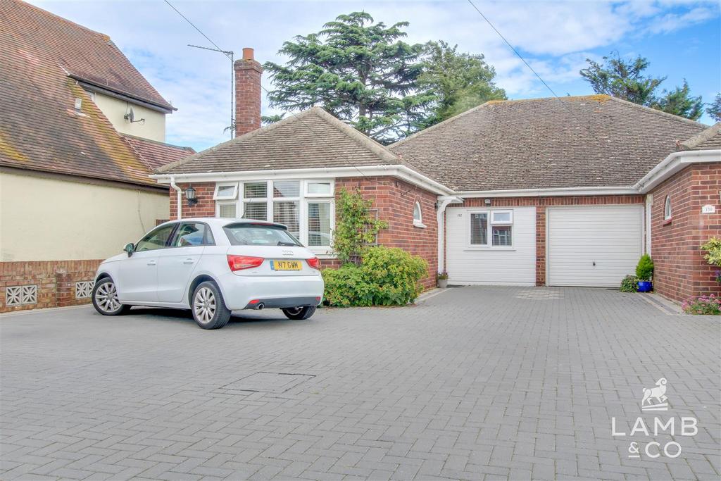 London Road, ClactononSea CO15 3 bed semidetached bungalow for sale £305,000