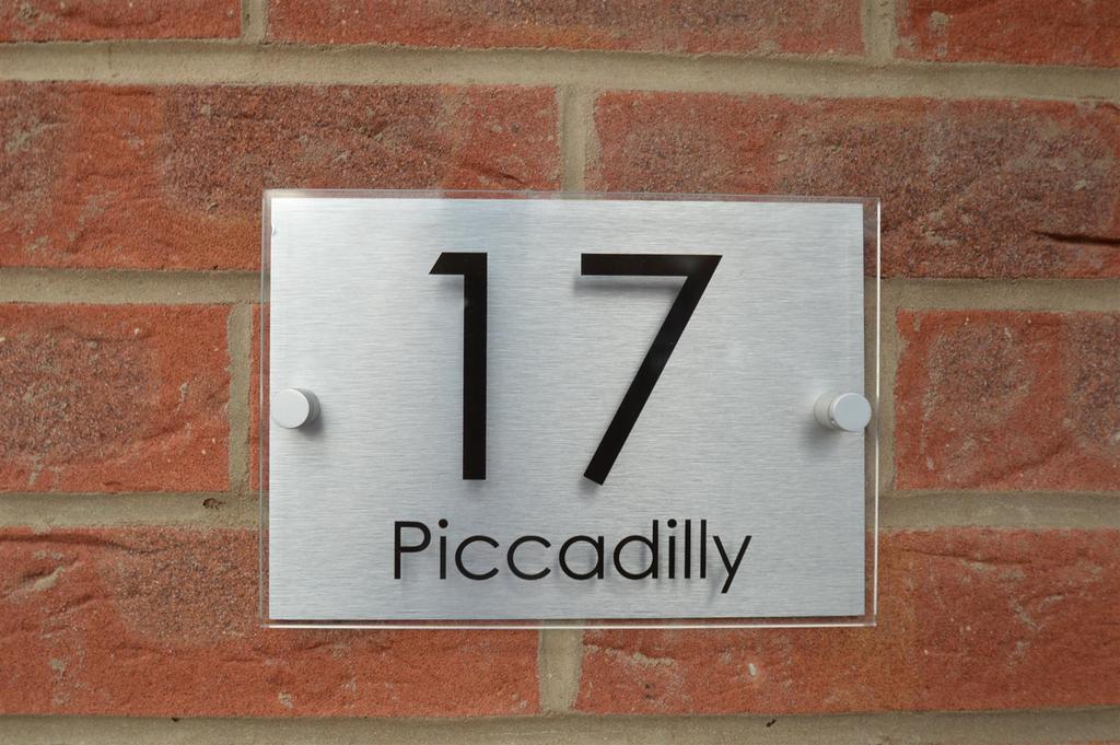 Piccadilly, Nottingham 3 bed semidetached house £1,050 pcm (£242 pw)