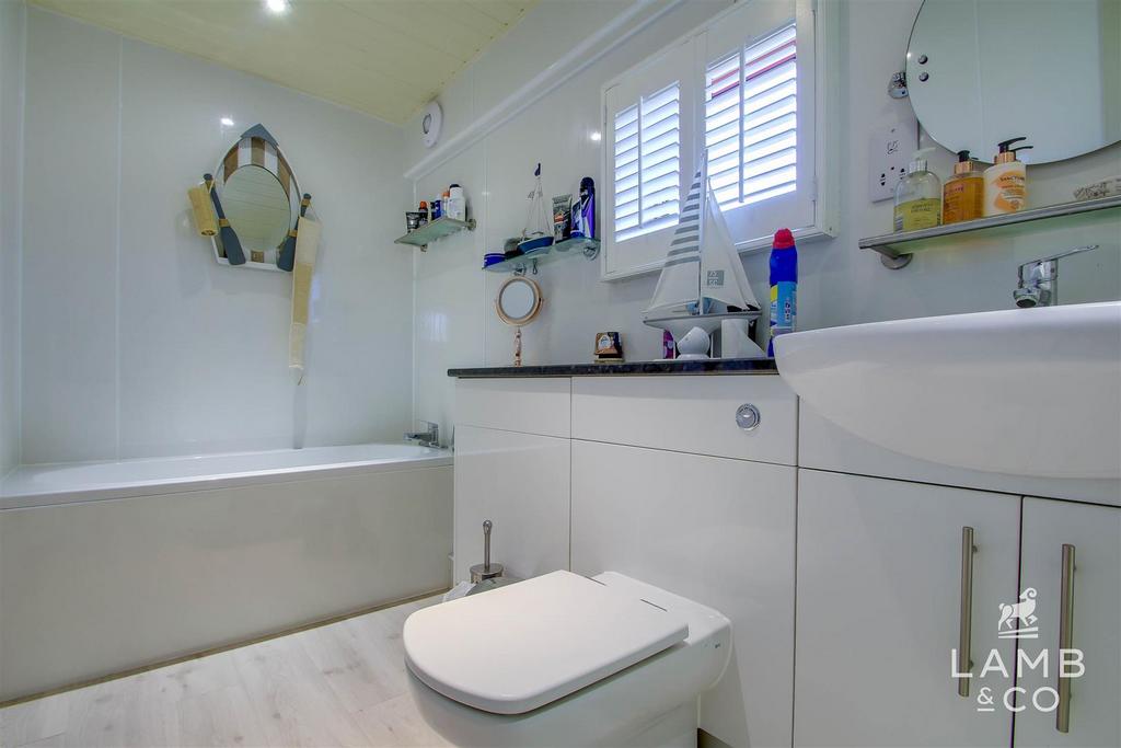 Ensuite: