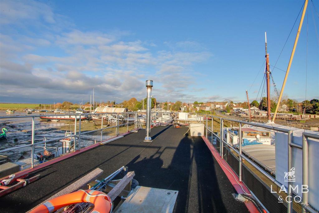 Sun deck: