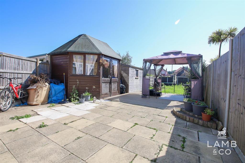 Crown Road, ClactonOnSea CO15 4 bed semidetached house for sale £