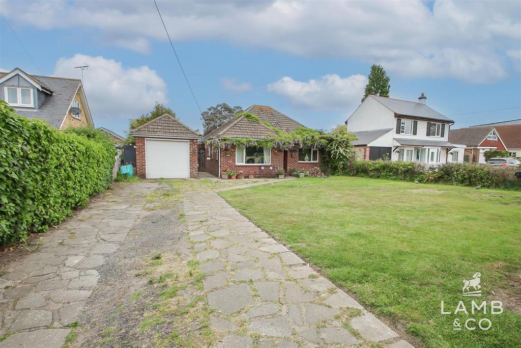 Point Clear Road, St. Osyth CO16 2 bed detached bungalow for sale £