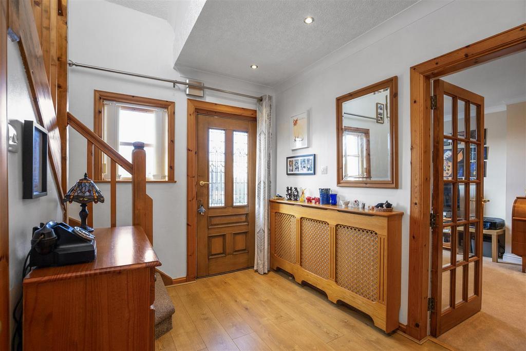 13 Cromwell Road, Rosyth, KY11 2LD 3 bed house for sale £215,000