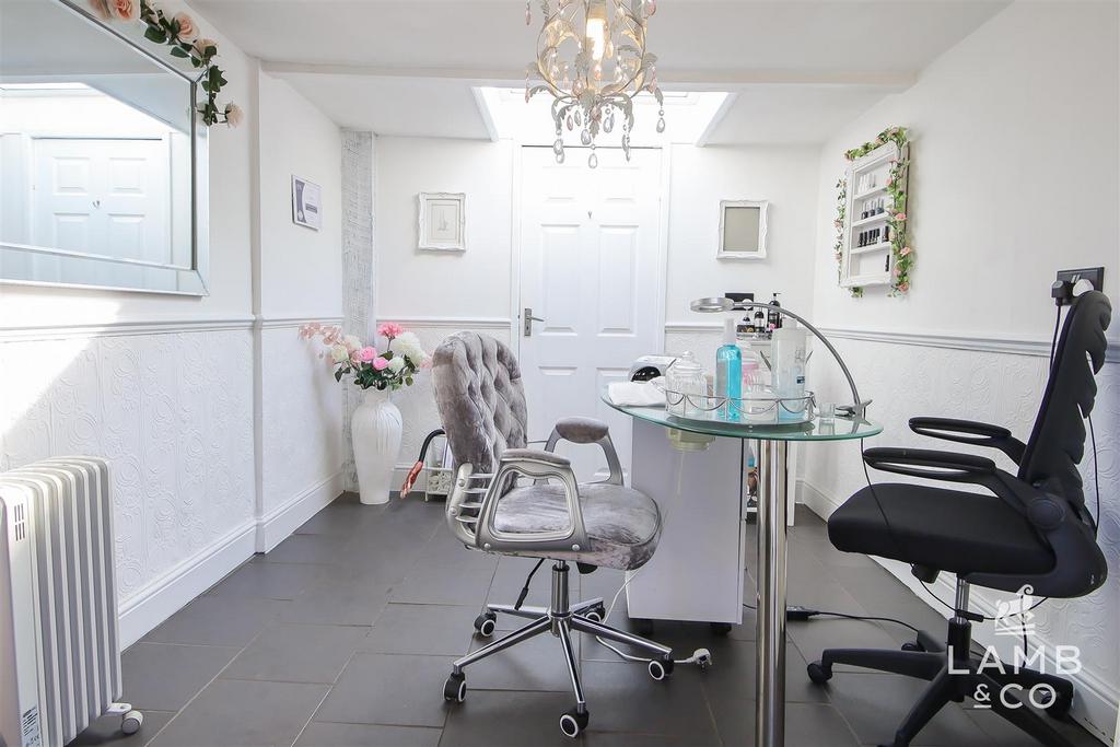 Office/ beauty room