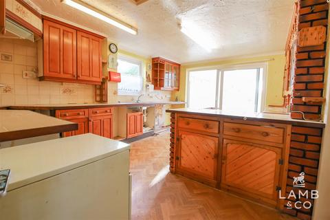 4 bedroom chalet for sale, Holland Road, Little Clacton CO16