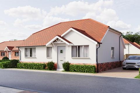 3 bedroom detached bungalow for sale, Madeleine Gardens, Great Holland CO13