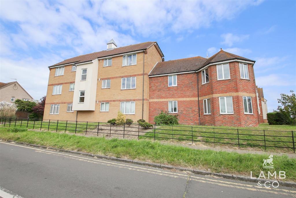 Marina Point, West Road, ClactonOnSea CO15 2 bed flat for sale £160,000