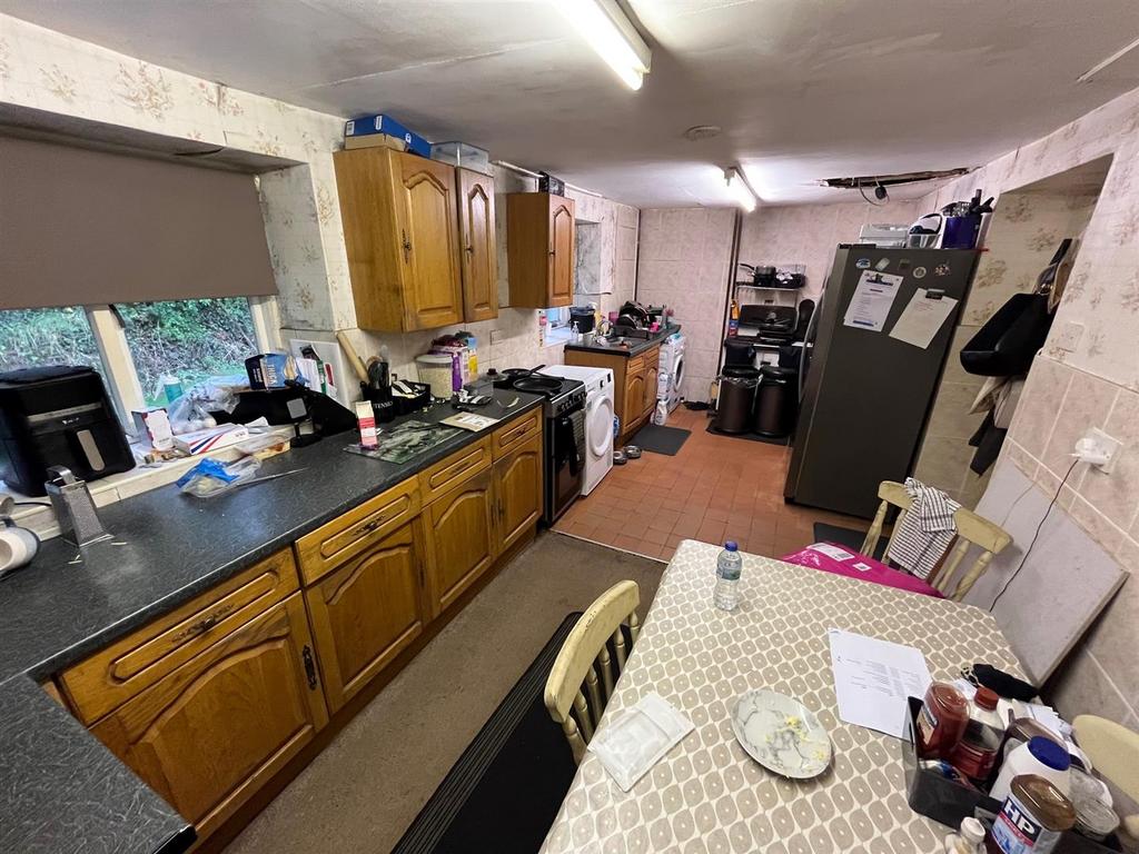 Kitchen / dining room
