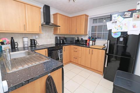 2 bedroom flat for sale, Shearers Way, Boreham