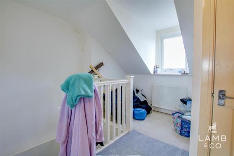 2 bedroom flat for sale, West Avenue, Essex CO15