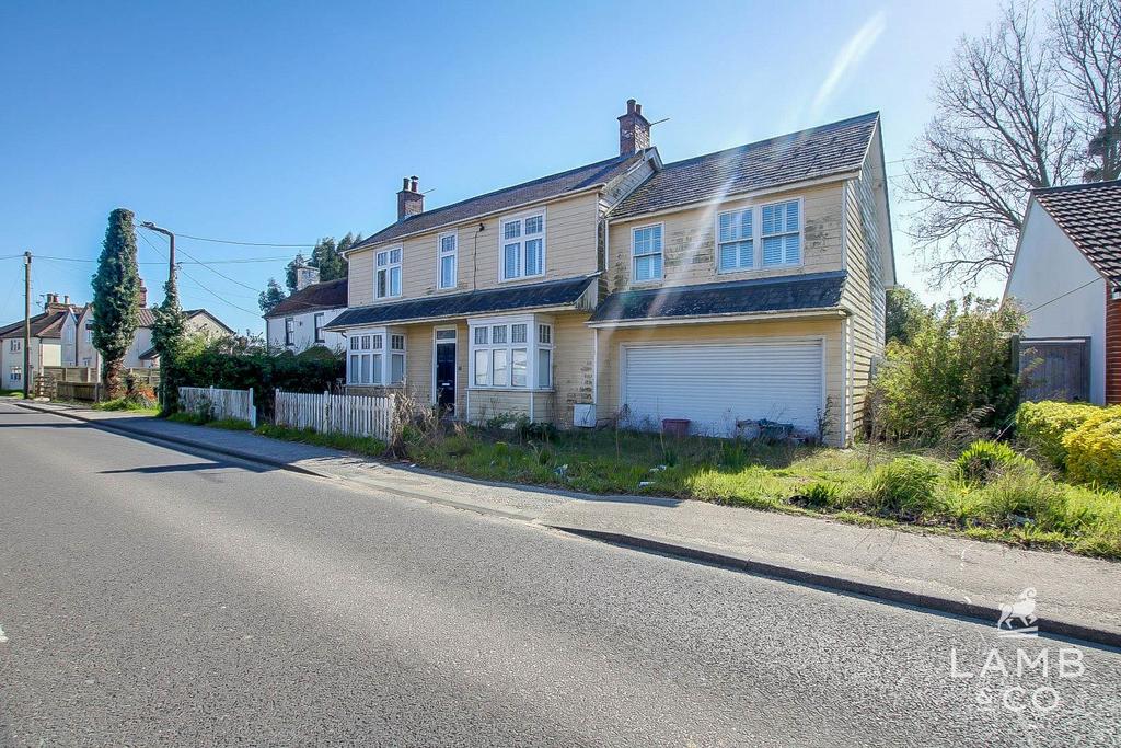 Thorpe Road, FrintonOnSea CO13 5 bed detached house £400,000